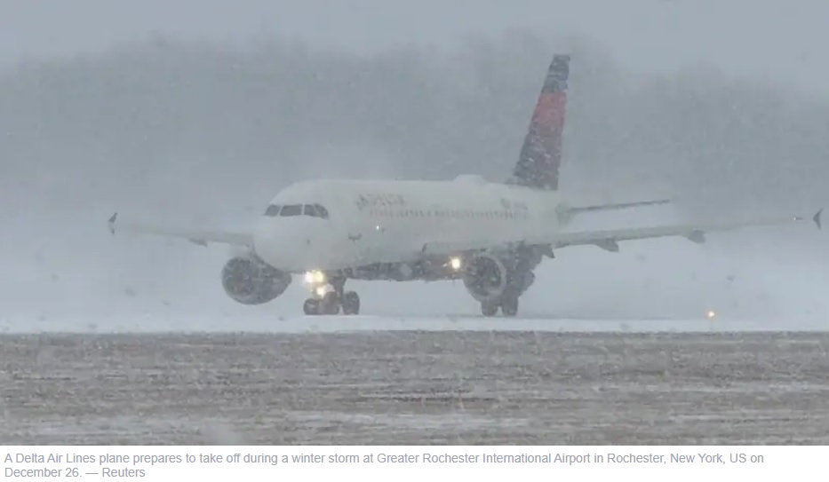 Winter Storm Slams US Northeast, Grounds Flights and Triggers Emergencies
